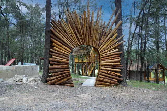 Entrada a las cabañas