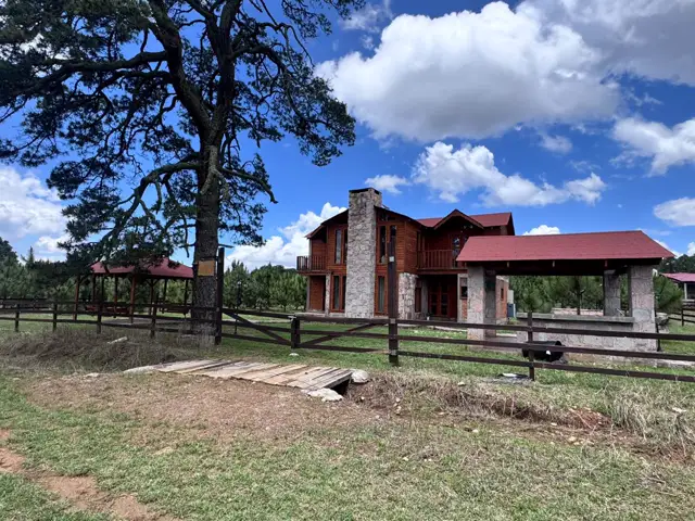 Cabaña de dos niveles